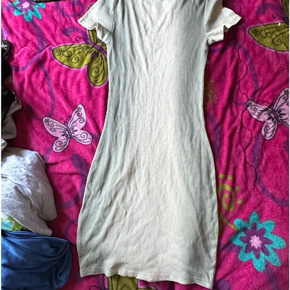 Green and cream tight fitting dress - Picture 3 of 3